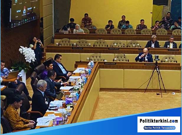 Dukungan Kuat Mendagri untuk Rencana DPR Merevisi Delapan Undang-Undang Politik Melalui Omnibus Law