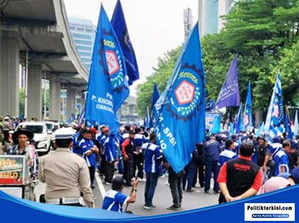 Kantor Kemenkes Dikerumuni Pekerja Tembakau yang Mengajukan Tuntutan